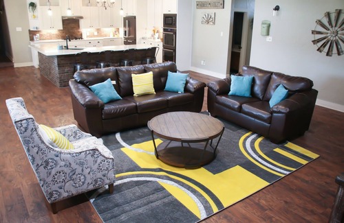 Aurora House | Luxury 11BR, 13Bath, 6500SFT, 26acre Ranch Resort with Game Rm, Pool - Sleeps 50