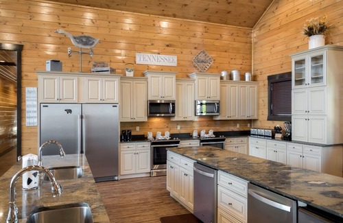 Gatlinburg Cabin | Luxury 15BR lodge, epic views, theater, game room, 2 hot tubs.
