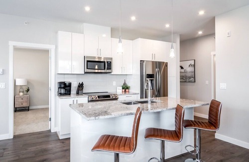 Chilliwack Proper Village West Apartment | Luxury 180 Mountain W/2 Kings