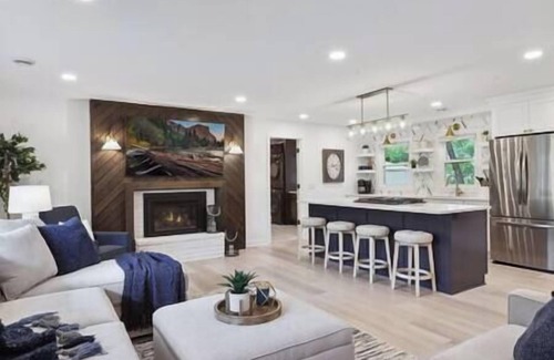 Minnetonka House | Luxury 1800sq.ft Home - Sleeps 8