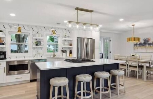 Minnetonka House | Luxury 1800sq.ft Home - Sleeps 8