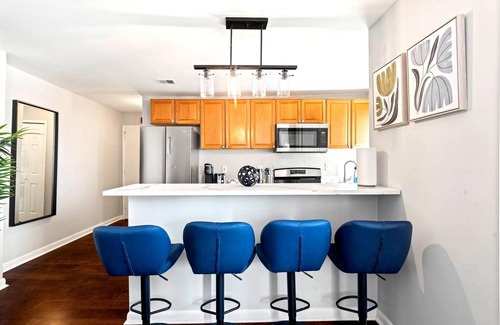 Southwark Apartment | Luxury 1BD | 5 Beds | Queens Village