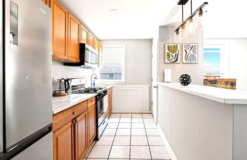 Southwark Apartment | Luxury 1BD | 5 Beds | Queens Village