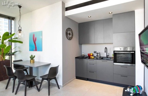 Kerem HaTeimanim Apartment | Luxury 1BR at Hayarkon by HolyGuest
