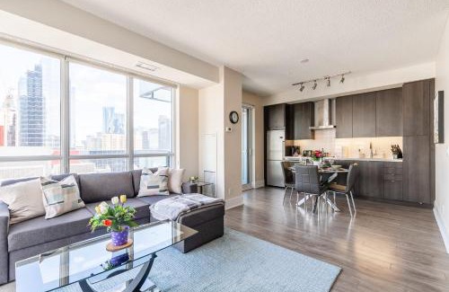 Toronto Entertainment District House | Luxury 1BR Condo - King Bed - Stunning City Views