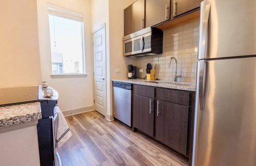 Baker Apartment | Luxury 1BR Near Broadway