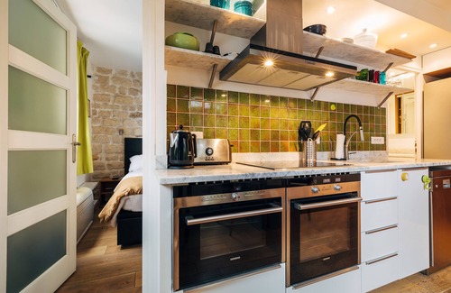 Quartier de la Folie-Mericourt Apartment | luxury 1BR quiet fully equipped kitchen washer/drier