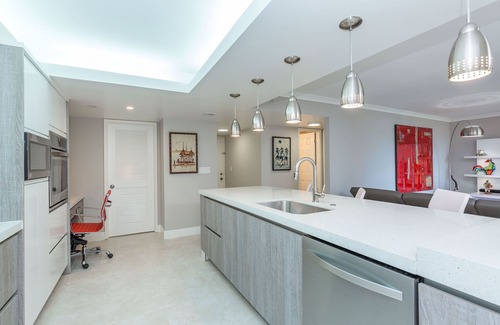 Delray Beach Apartment | Luxury 2/2 Apartment Mins from beaches, Wifi, Pool, Tennis