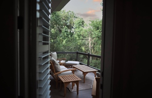 Mandeville House | Luxury 2 BDR home w/outdoor decks and dock on Bayou Castine.