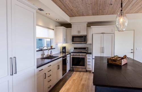Shell Beach Condo | Luxury 2 Bed/2 Bath Penthouse in Shell Beach, Overlooking the Coast with.