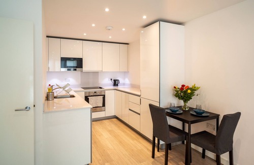 Broad Green Apartment | Luxury 2-bed Croydon Apartment Near Gatwick