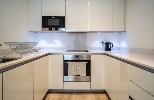 Broad Green Apartment | Luxury 2-bed Croydon Apartment Near Gatwick