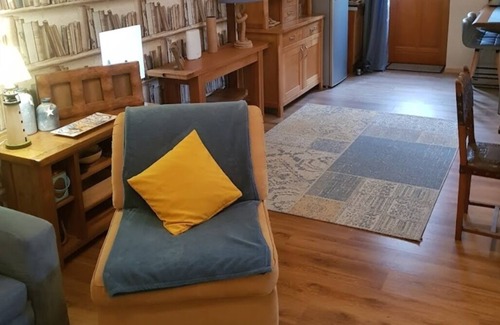 Chateau-Garnier Apartment | Luxury 2-Bed Gite in Chateau Garnier