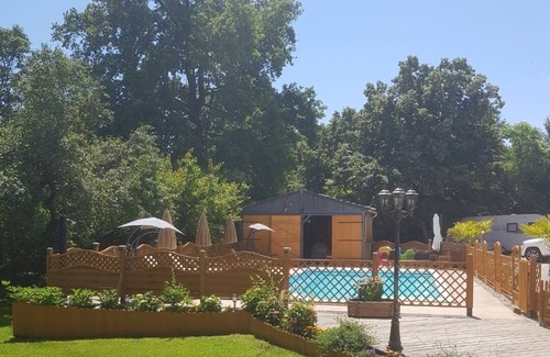 Chateau-Garnier Apartment | Luxury 2-Bed Gite in Chateau Garnier