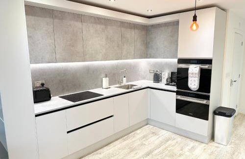 Newcastle-upon-Tyne Apartment | Luxury 2 Bed - FREE Private Parking - Contractors
