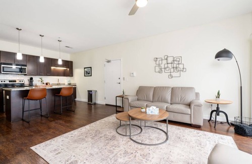 Grandview Heights Apartment | Luxury 2-Bed in Grandview