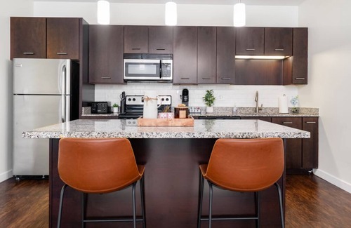 Grandview Heights Apartment | Luxury 2-Bed in Grandview