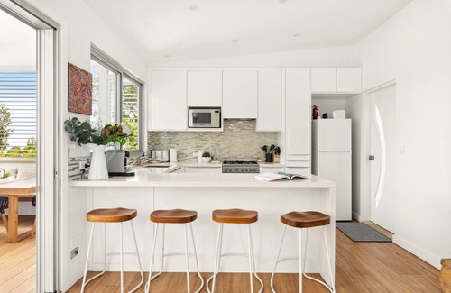 Narrabeen House | Luxury 2-Bed with Ocean Views and Garden