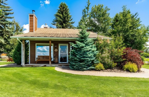 Strathmore Cabin | Luxury 2 Bedroom Cabin