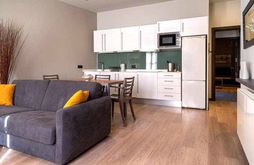 Gothic Quarter Apartment | Luxury 2 bedroom 2 bathroom apartment with balcony