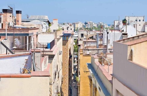 Gothic Quarter Apartment | Luxury 2 bedroom 2 bathroom apartment with balcony