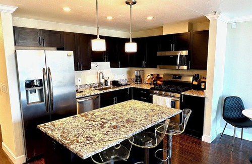 Downtown San Diego Condo | Luxury 2 Bedroom, 2 Bath Condo with San Diego Harbor Views