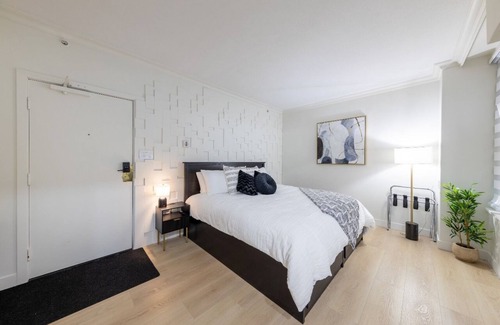Coal Harbour House | Luxury 2 Bedroom 2 King Beds in Hotel Downtown
