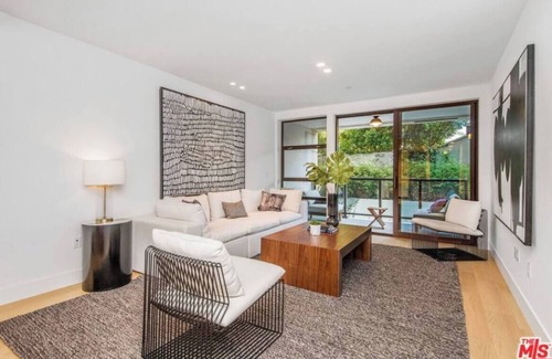 Westwood Condo | Luxury 2-Bedroom, 2-Bathroom Condo on the Wilshire Corridor