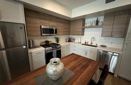 South Natomas Apartment | Luxury 2 bedroom apartment next to Golden 1 Center