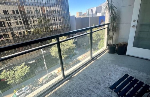 South Natomas Apartment | Luxury 2 bedroom apartment next to Golden 1 Center