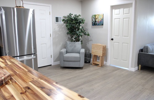 Manlius Apartment | Luxury 2-bedroom apartment in excellent Manlius with WiFi, AC