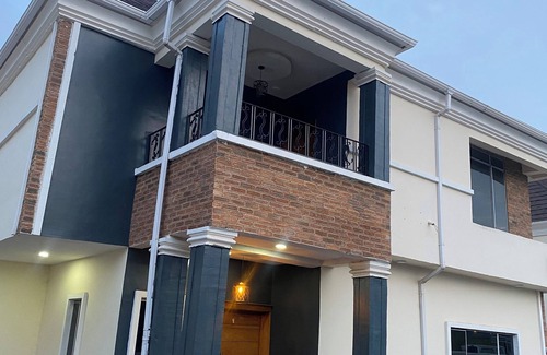 Ibadan House | Luxury 2-bedroom Duplex at Carlton Gate Estate