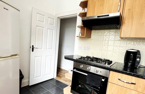 Kelty Apartment | Luxury 2 Bedroom Entire Flat - Self Check in & Check out