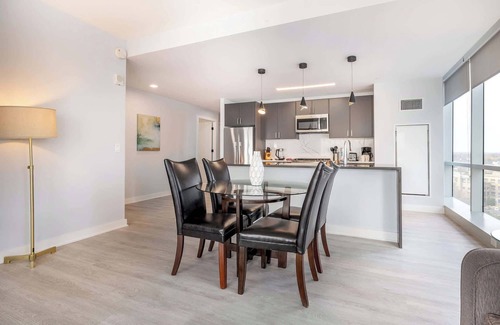 New Rochelle Apartment | Luxury 2 BR Apt with Gym and Pool