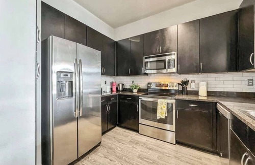 Deep Ellum Apartment | Luxury 2BD | Deep Ellum | Free Parking | Pool+Gym