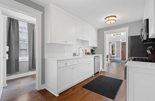 Hillcrest Apartment | Luxury 2bd Hillcrest Retreat!