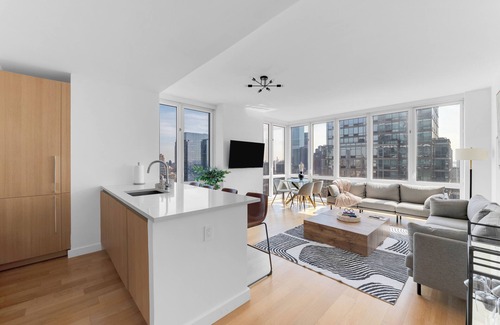 Hell's Kitchen Apartment | Luxury 2BR/2BA Apartment with Stunning NYC Skyline Views