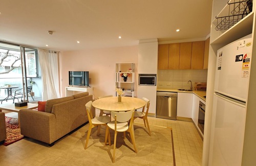 Adelaide Central Business District Apartment | Luxury 2BR apartment in the heart of CBD