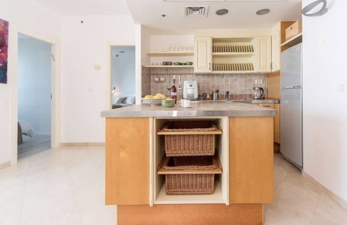 Tel Aviv Promenade Apartment | Luxury 2BR Apt w Balcony 2 min Walk from Beach
