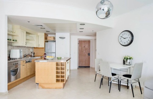 Tel Aviv Promenade Apartment | Luxury 2BR Apt w Balcony 2 min Walk from Beach