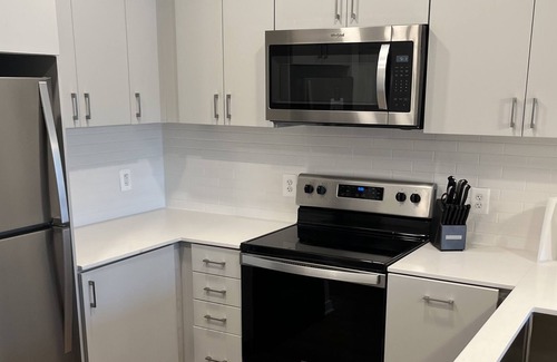 Owings Mills Condo | LUXURY 2BR CONDO W/POOL