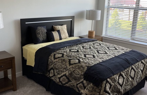 Owings Mills Condo | LUXURY 2BR CONDO W/POOL