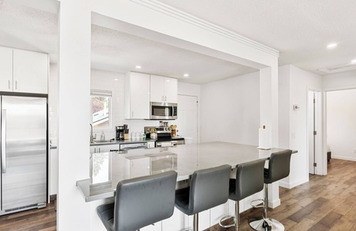Southeast Calgary House | Luxury 2BR Home: A/C | Fast WiFi | BBQ | Rainfall Showers I Near Downtown