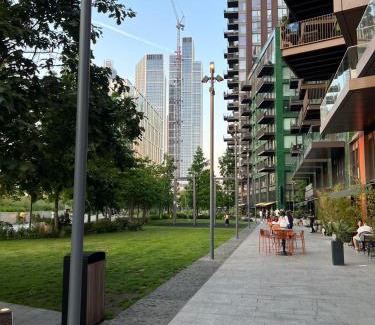 Vauxhall Apartment | Luxury 2BR next to US Embassy with River Views