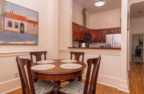 French Quarter Hotel | Luxury 2BR with 2 Bathroom Apartment in Grenoble House – Central French Quarter