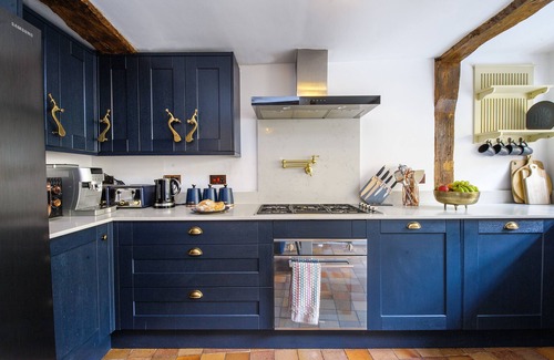 Saffron Walden House | Luxury 3 Bed Manor House Hot Tub Cinema Room Skytv