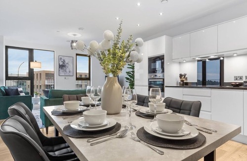Hanger Hill Apartment | Luxury 3 bed, NorthWest London