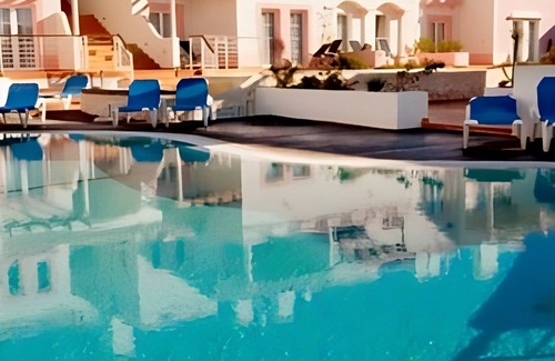 Budens Villa | Luxury 3 Bed, Poolside, one of few with free pool access & unique roof terrace