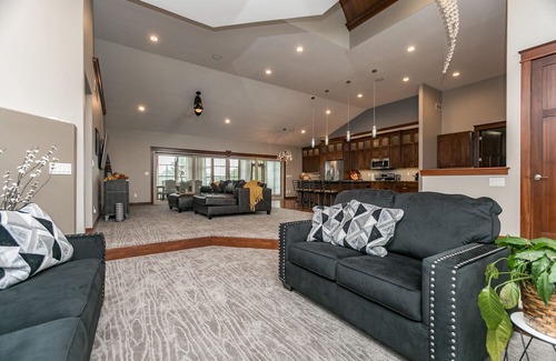Cedar Rapids - Iowa City House | Luxury 3-Bed VRBO in Cedar Rapids, IA! Sleeps 10. Book Now!