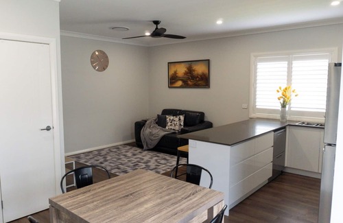 Gledswood Hills Villa | Luxury 3-Bedroom Unit - Sleeps 6 Guests
